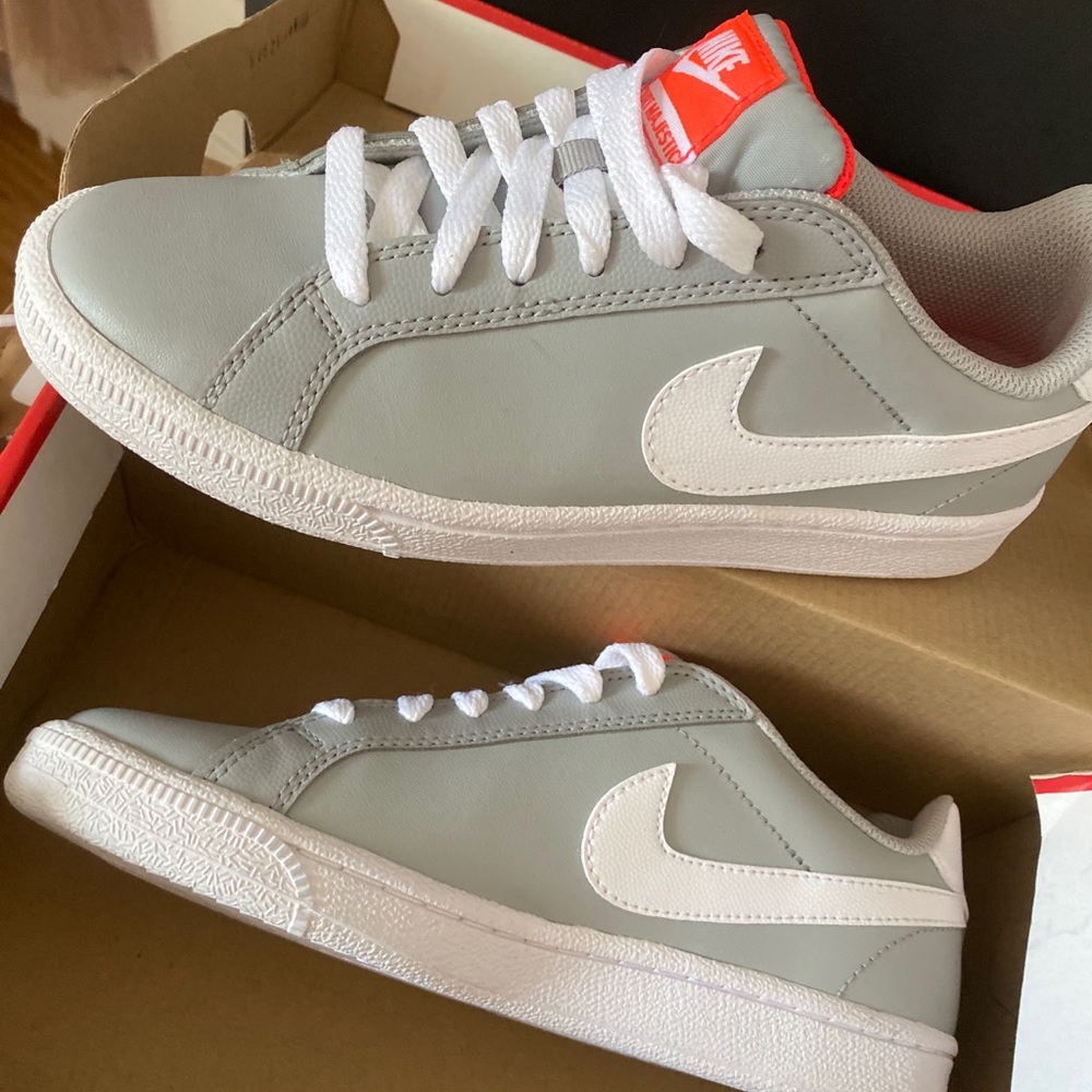 Brand New! NBW! NIKE COURT MAJESTIC TRAINERS.